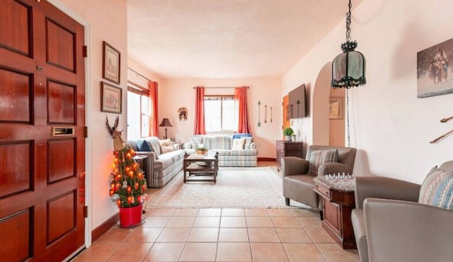3 King Beds-Hot Tub-Firepit-Historic-Downtownn
