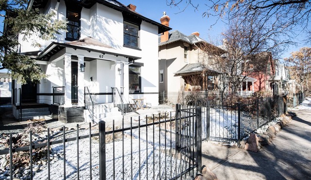 3 KING BEDS w/ easy access to Denver or Boulder. Garden, Game Room & Backyard.