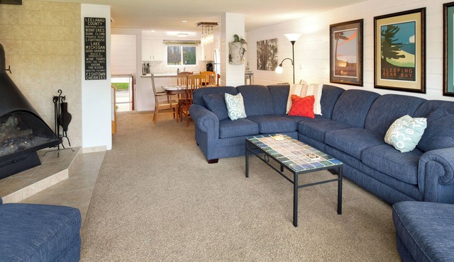 3 king master suites, 4 bed 4 bath, outside heated pool, between Leland and GA