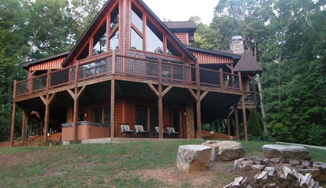 3 King Suites! Great Views! Outdoor Fireplace! Paved Roads! Pets! Access Ramp!