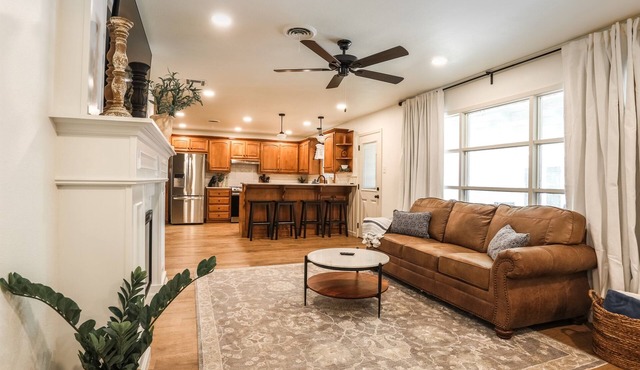 3 Kings and the Twins 4 Bedroom Remodeled 5 Minutes to Tech