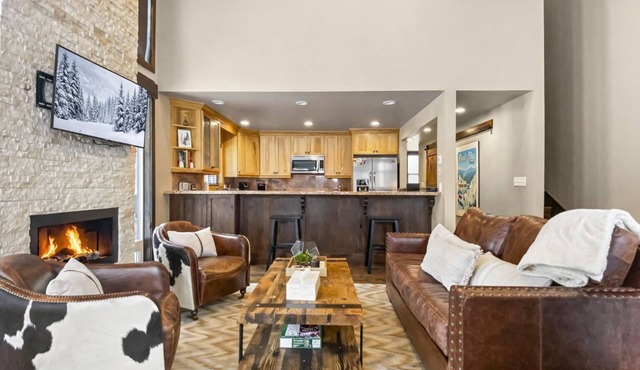 3 Kings condo near PCMR base pool hot tub retreat