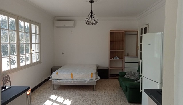 3 kms from Avignon, quiet 40 m² studio, ideal for 2 people