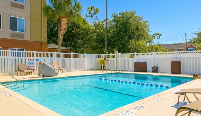 3 Large Suites with Kitchens! Perfect for Family Getaway! Outdoor Pool & Parking