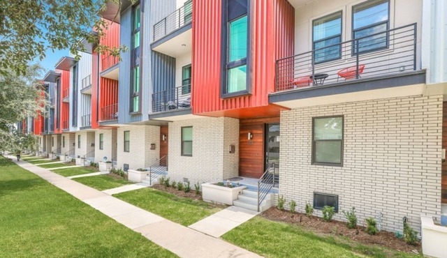 3-Level Brand New Townhouse in Mid City