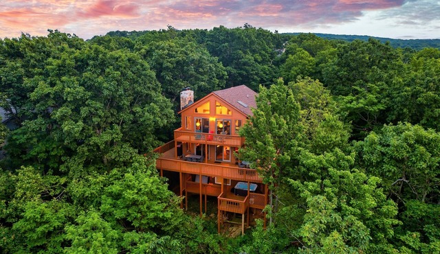 3-Level Cabin for 12! Stunning Ridge Views, Hiking, Hot Tub, Grill, Game Room