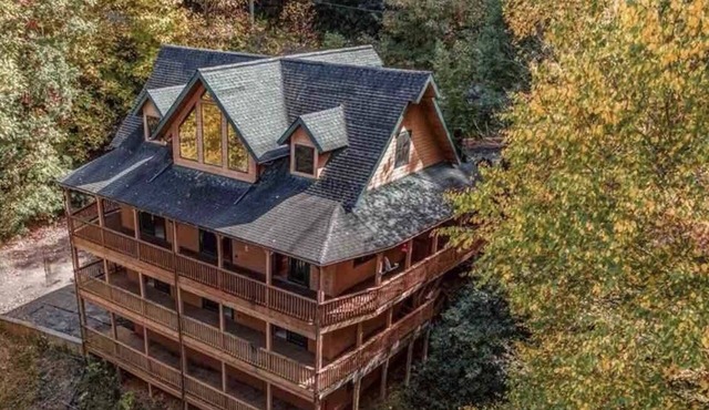 3 level cabin on Mt Mitchell golf course