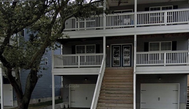 3 level home 2 blocks from the beach