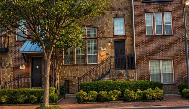 3 Level Stylish Townhome, Sleeps 6, Great Location