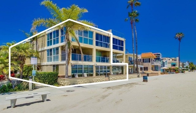 3 Levels of Water Front A/C 5 Outdoor Spaces