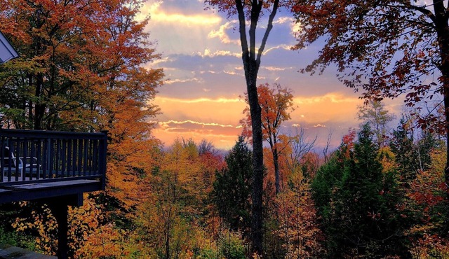 3 Levels w/Magnificent Mountain Views, 5 Mins to Stratton Base, Sauna, Firepit