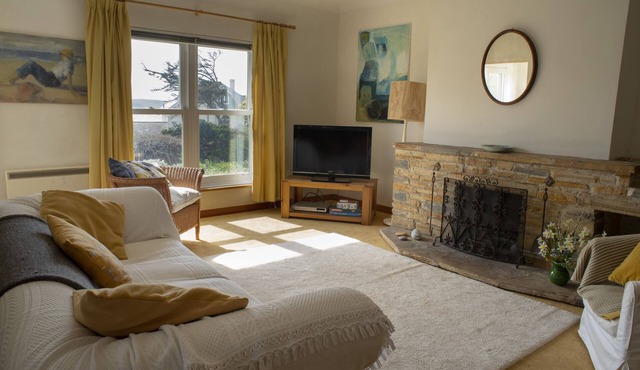 3 Linkside House, Thurlestone in S. Devon, ground floor apartment beaches nearby