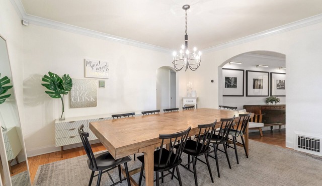 3 Living Rooms, 2 Garages, Gym & Chef’s Kitchen for a Group!