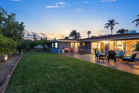 3 Living Rooms - Spacious - Family-Friendly