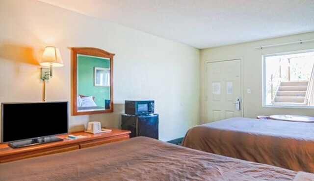 3 Lodgings near Ashburn Heritage Park | Pet-Friendly Option | Free Parking