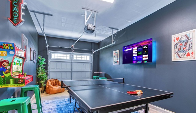 3 Lux King Beds, Game Rm, Fenced Backyard Escape