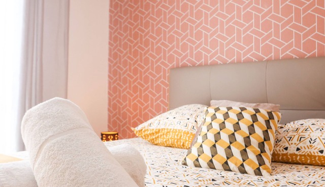 3 LYS ORLEANS CENTER FREE SECURE PARKING