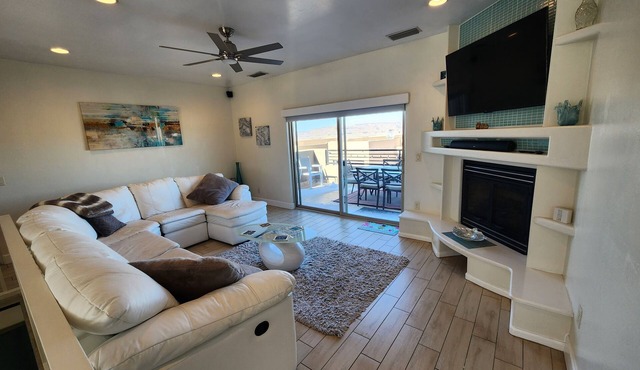 3 Master Suites, Great Views and Minutes to Lake Powell