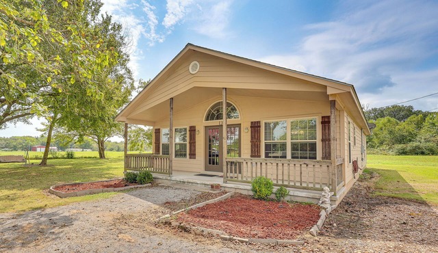 3 Mi to Arkansas River: Rural Family Home w/Yard