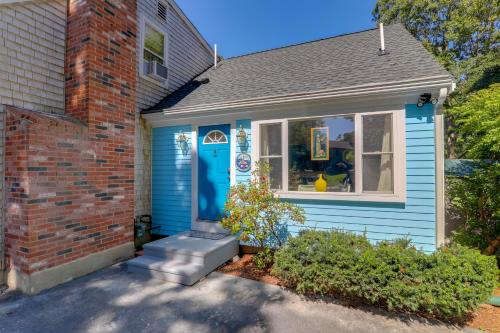 3 Mi to Beach Couples Escape in Marston Mills