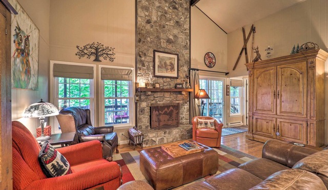 3 Mi to Beech Mtn Resort: Gem w/Views & Fireplace