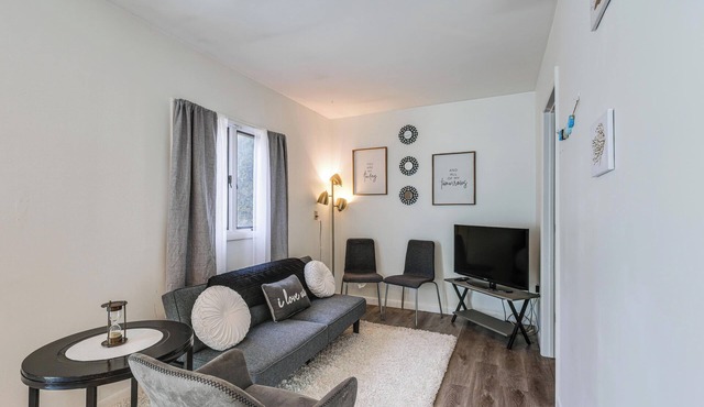 3 Mi to Belmont Stakes! Pet-Friendly Home w/Patio
