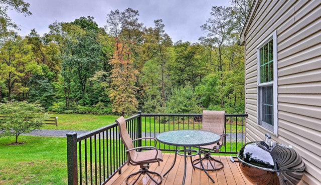 3 Mi to Blue Marsh Lake: Spacious Home w/Deck