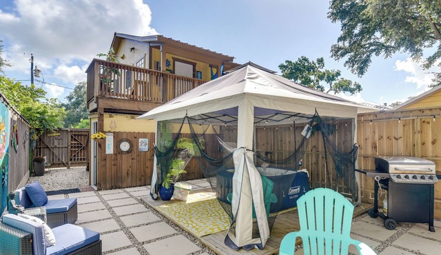 3 Mi to Boardwalk: Bacliff Apartment w/Hot Tub