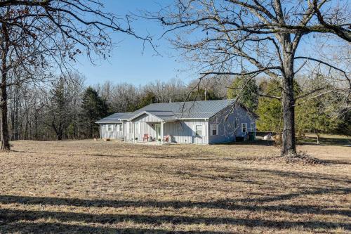 3 Mi to Bull Shoals Lake Peaceful Escape with Patio