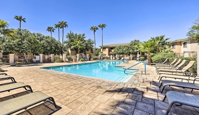 3 Mi to Camelback Ranch: Condo w/Pool Access