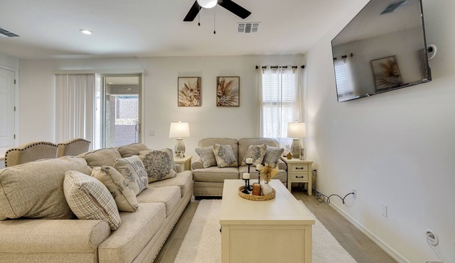 3 Mi to Casino Del Sol! Home w/Dog-Friendly Yard