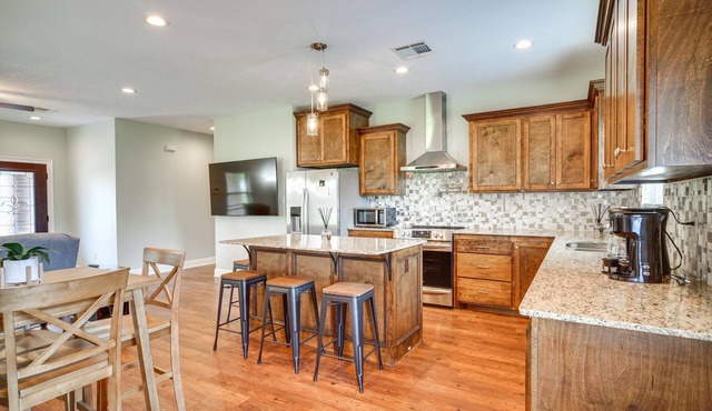 3 Mi to Casinos: Pet-Friendly Home in Lake Charles
