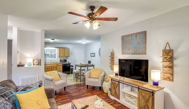 3 Mi to Cherokee Reservoir: ‘Blue Haven Bungalow’