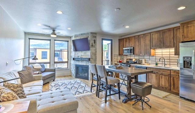 3 Mi to Dillon Reservoir Condo with Balcony!
