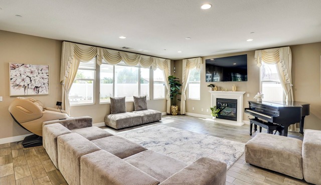 3 Mi to Disneyland: Home w/Hot Tub + Game Room