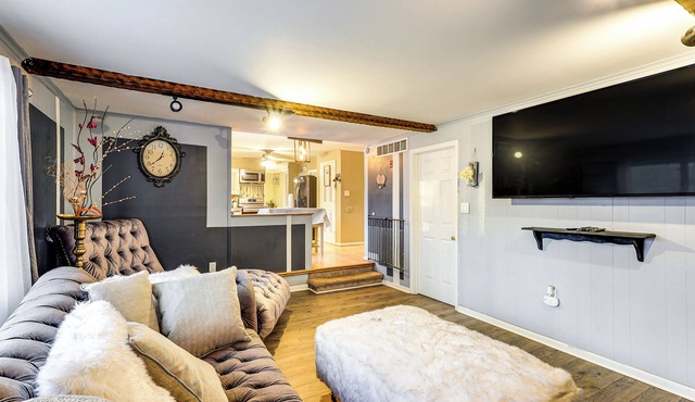 3 Mi to Dover Motor Speedway: Pet-Friendly Retreat