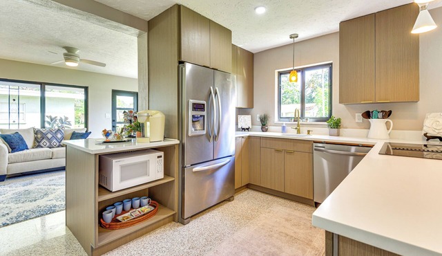 3 Mi to Downtown Bradenton: Family Home w/Yard!