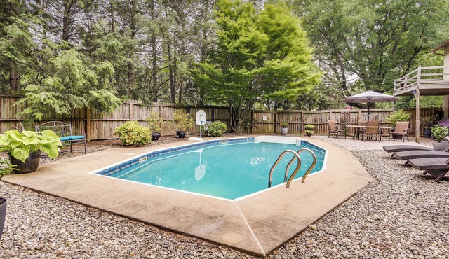 3 Mi to Downtown: Inviting Lancaster Home!