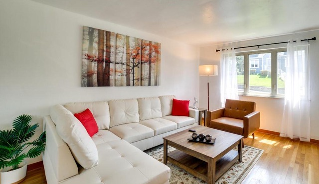 3 Mi to Downtown: Pittsburgh Home w/Balcony!