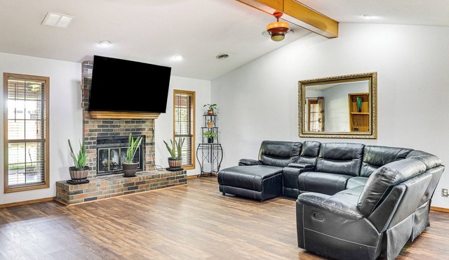 3 Mi to Downtown Roswell: Home w/Patio + Yard