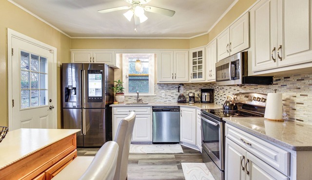 3 Mi to Downtown: Spacious White Plains Home