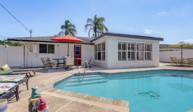 3 Mi to Dtwn: Pet-Friendly Palm Beach Gardens Home