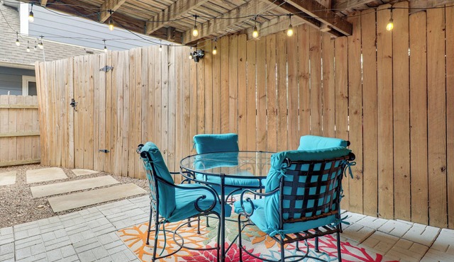 3 Mi to Dtwn Austin! Sleek Apt w/Private Patio