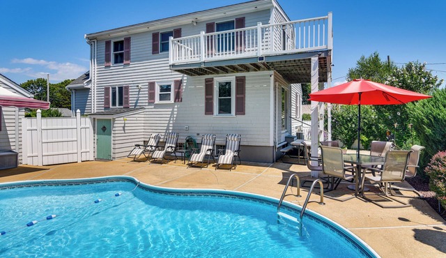 3 Mi to Dtwn & Beach! Bristol Home w/Patio