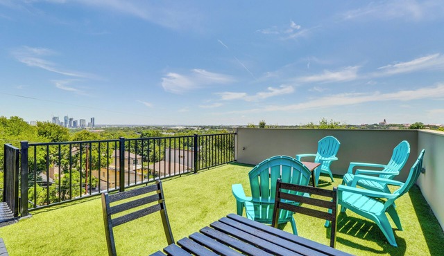3 Mi to Dtwn: Centrally Located Austin Townhome