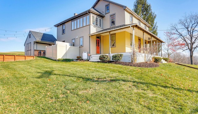 3 Mi to Dtwn: Charming Farmhouse in Mount Joy!