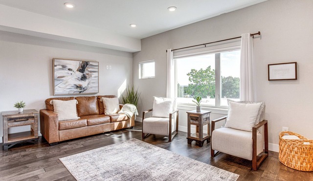 3 Mi to Dtwn Denver: Scenic Townhome w/Deck!