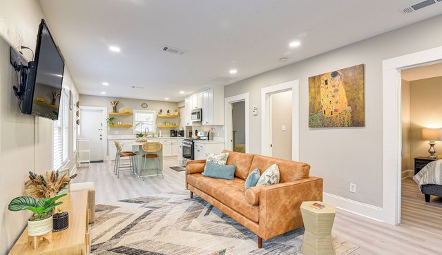 3 Mi to Dtwn: Dog-Friendly Home in Houston!