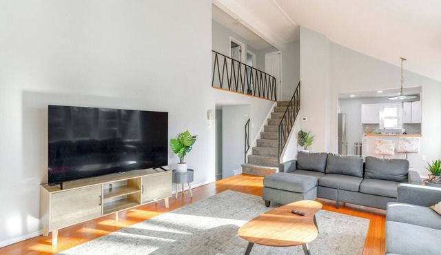 3 Mi to Dtwn: Home w/Yard in Newark