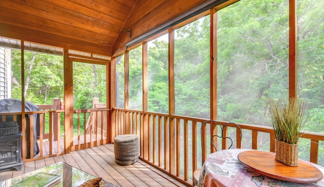 3 Mi to Dtwn Jefferson City: Family Home w/Deck